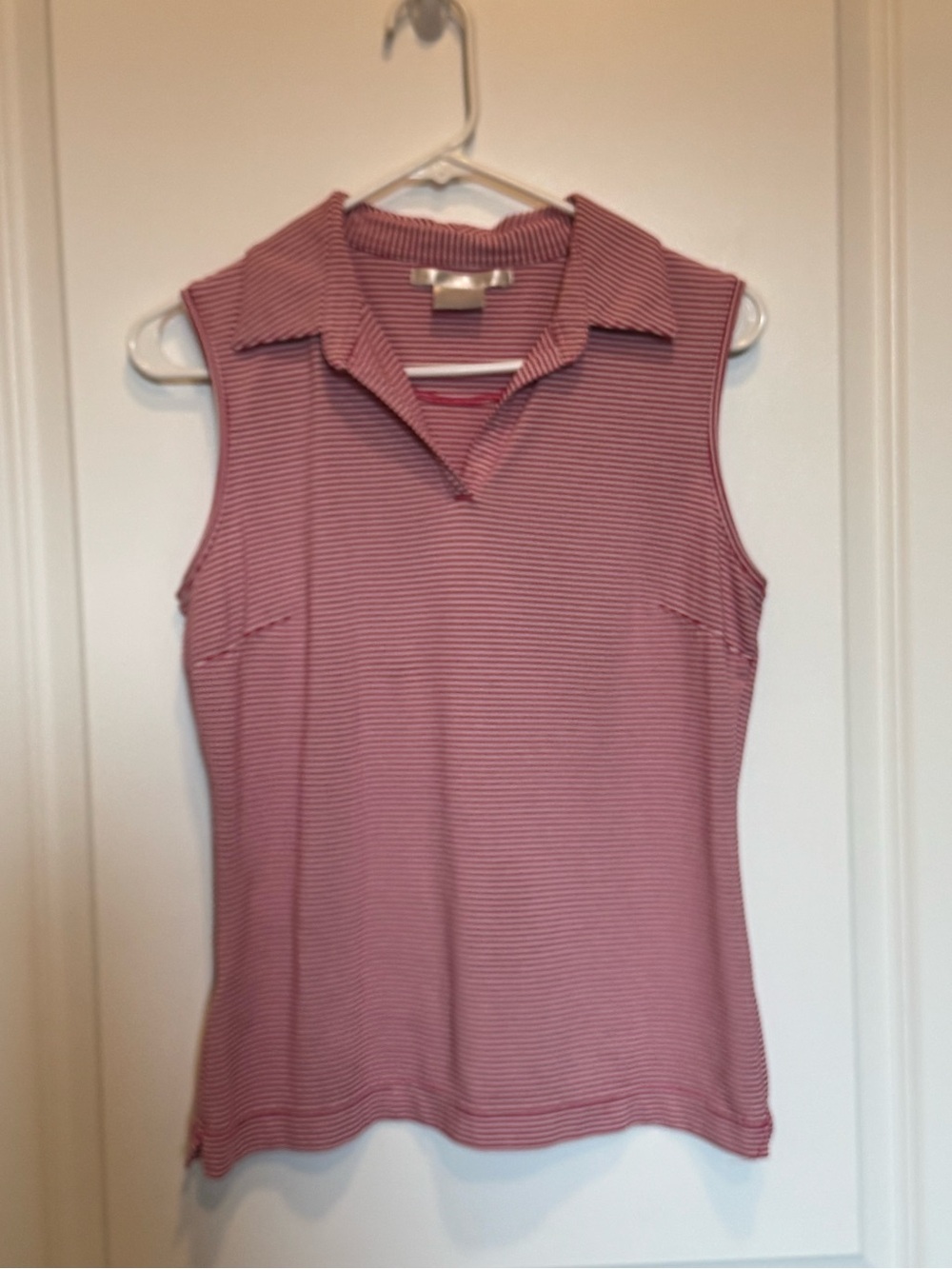 Nike Women’s Sleeveless Red Striped Dri-Fit Collared Golf Shirt Size M